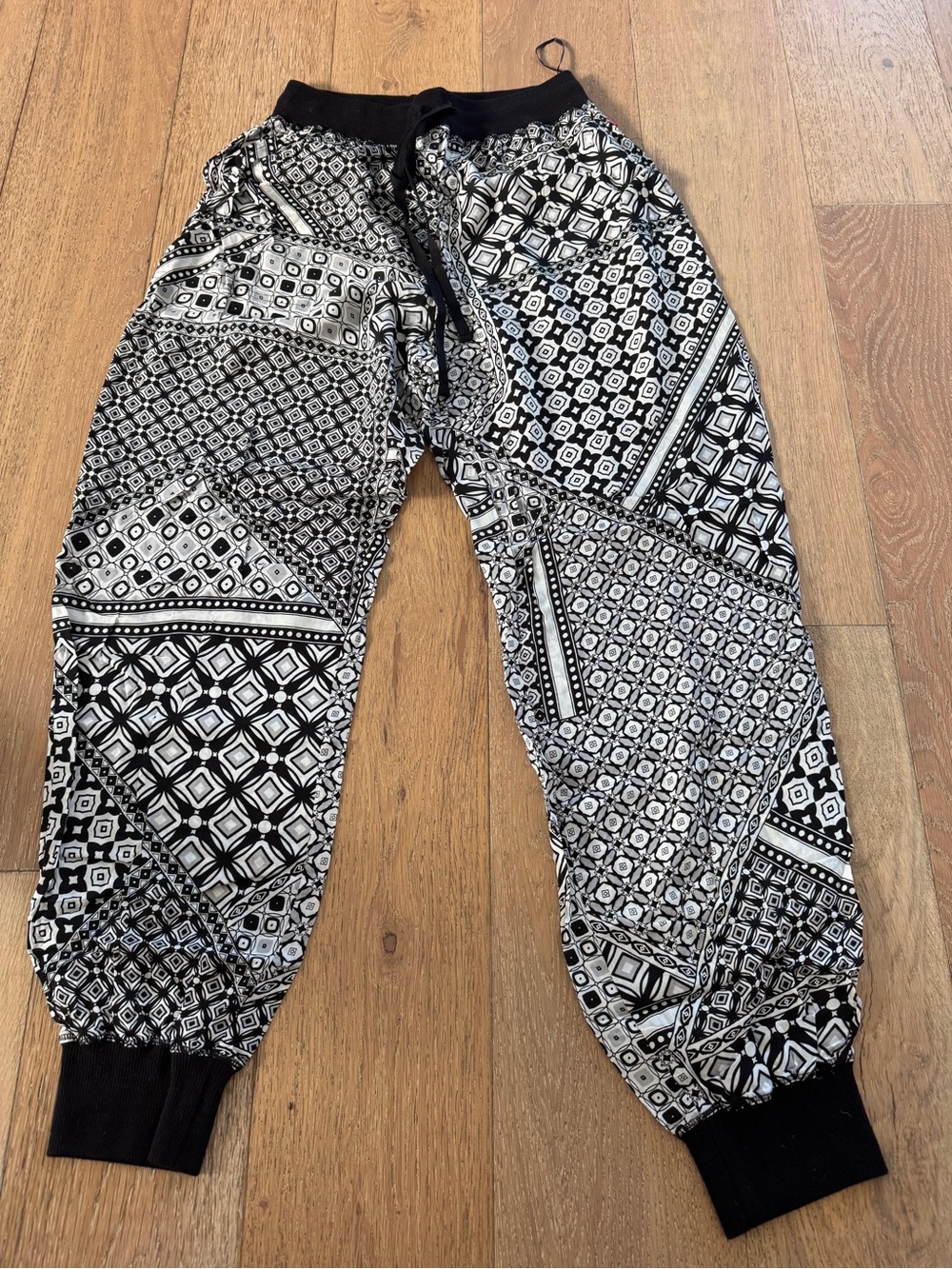 Geometric Print Josie by Natori Joggers